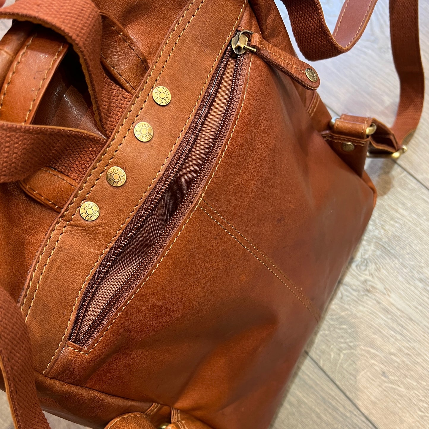 Unisex leather backpack UARH2625 Bern