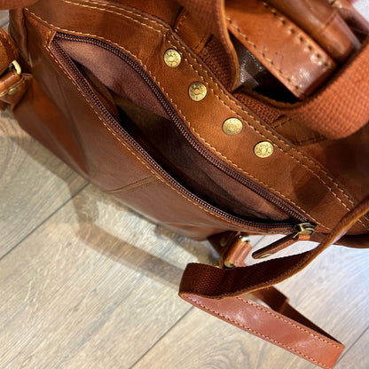 Unisex leather backpack UARH2625 Bern