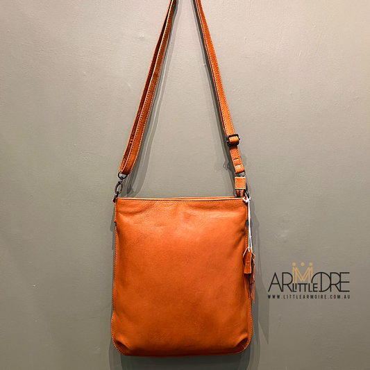 Rugged Hide Berlin Soft Leather Crossbody Bag ( Large ) UARH2502
