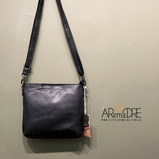 Rugged Hide Amsterdam Soft Leather Crossbody Bag ( Medium ) UARH2503