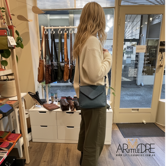 Soft Leather Envelope-Style Crossbody Bag UARH2557 WINMALEE