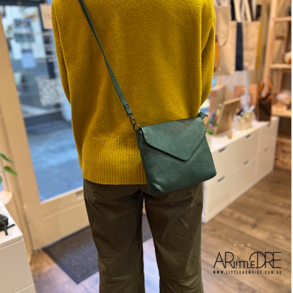 Soft Leather Envelope-Style Crossbody Bag UARH2557 WINMALEE