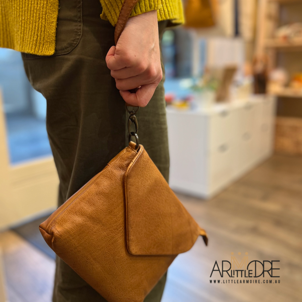 Soft Leather Envelope-Style Crossbody Bag UARH2557 WINMALEE