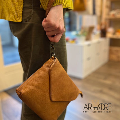 Soft Leather Envelope-Style Crossbody Bag UARH2557 WINMALEE